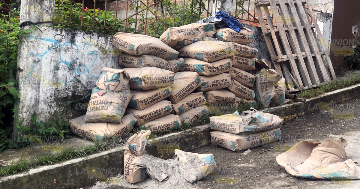 Vuelca camioneta aparatosamente