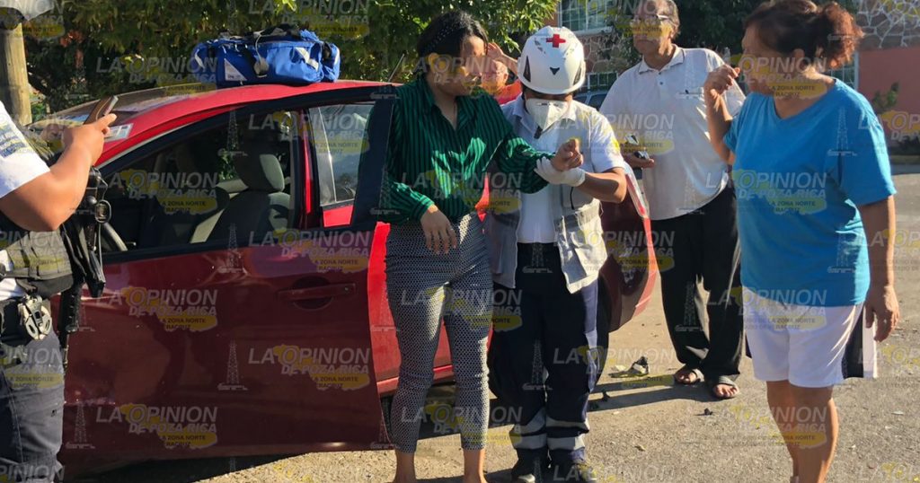 Dos lesionadas en encontronazo en colonia 27 de Septiembre de Poza Rica