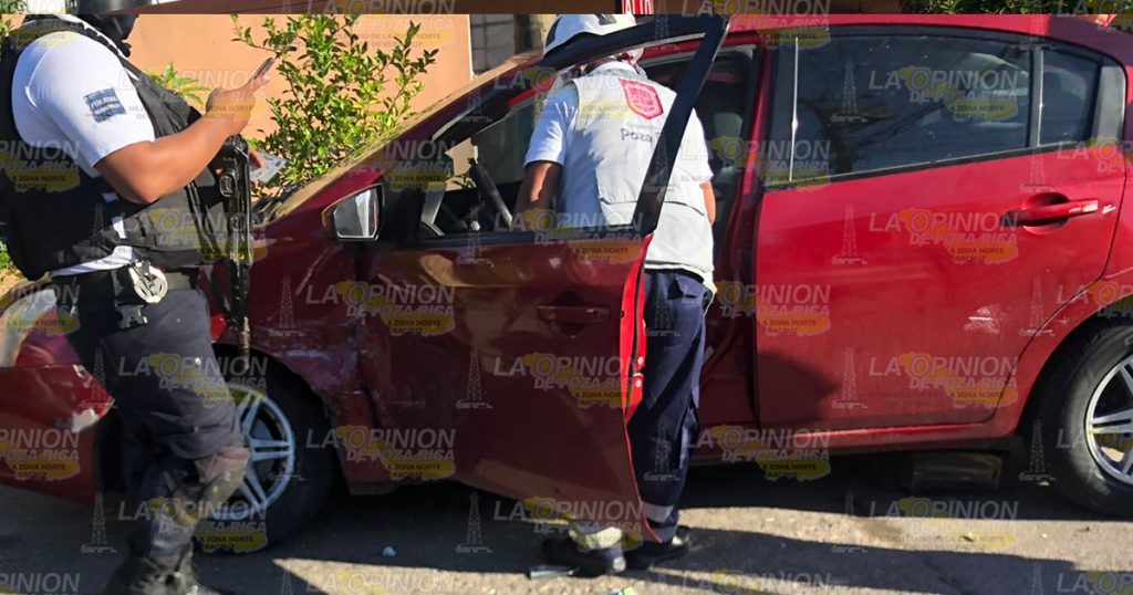 Dos lesionadas en encontronazo en colonia 27 de Septiembre de Poza Rica