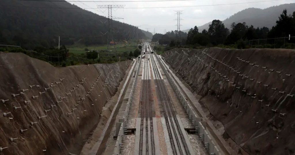 AMLO aseguró que el tren interurbano México-Toluca estará listo en 2023
