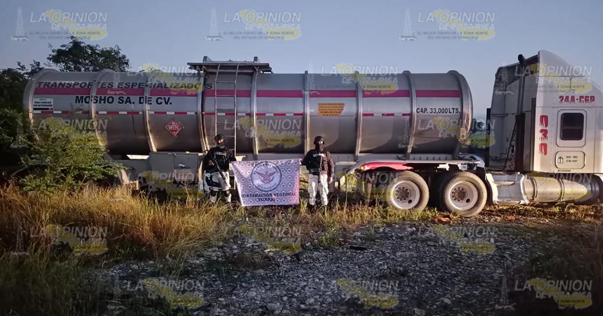 Aseguran pipa, tractocamión y más de 30 mil litros de hidrocarburo