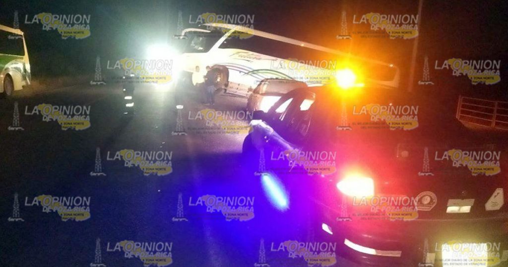 Autobús a punto de volcar en Tepetzintla