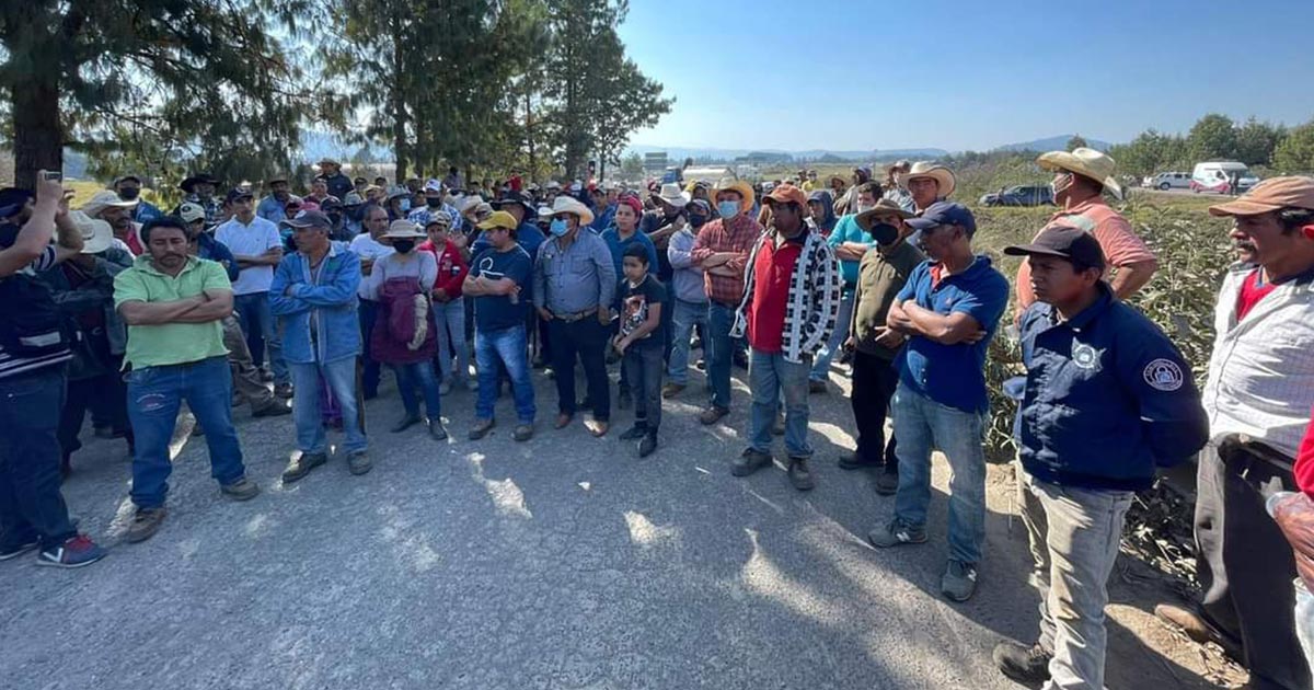 Bloquean carretera rumbo a pueblos mágicos