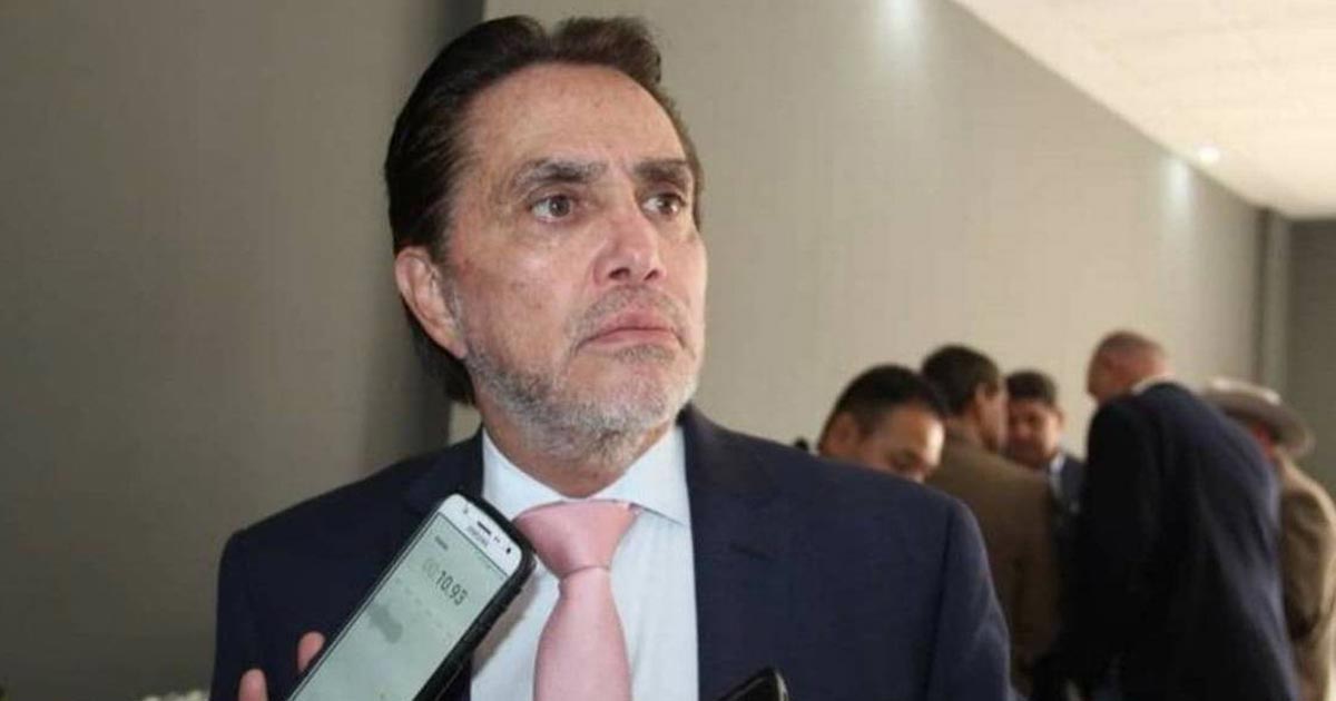 Sale de prisión Alejandro del Valle y vuela Houston