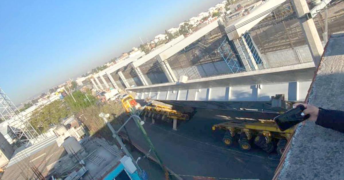 Cae trabe sobre calzada Emita Iztapalapa 2