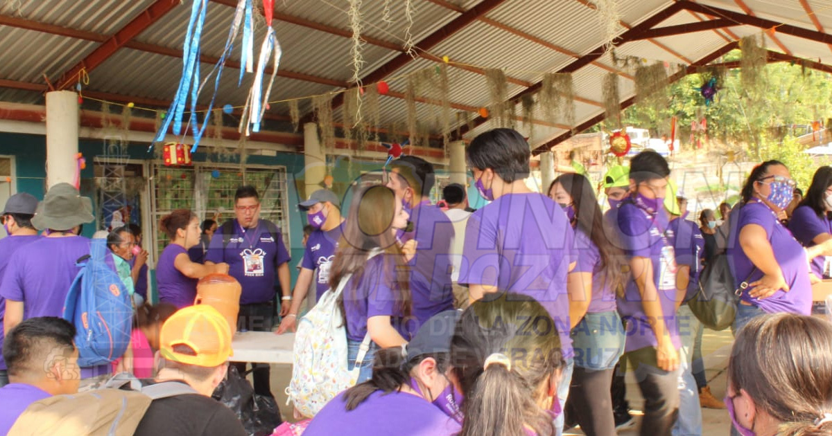Club Rotaract Poza Rica lleva la Navidad a Nuevo Tejamanil, Cazones