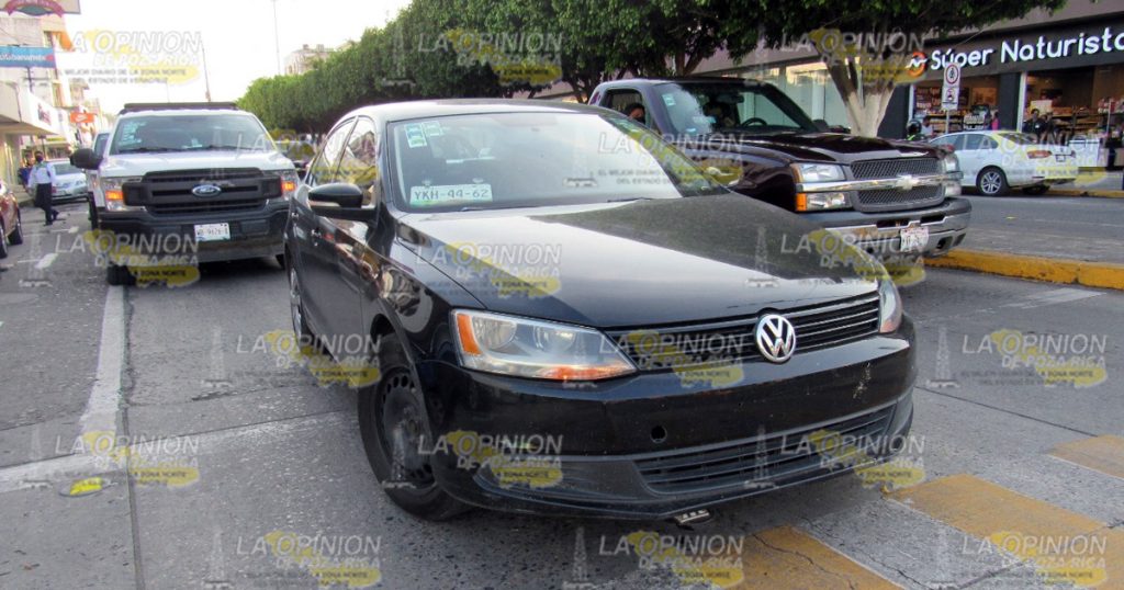 Conductora choca contra petrolero