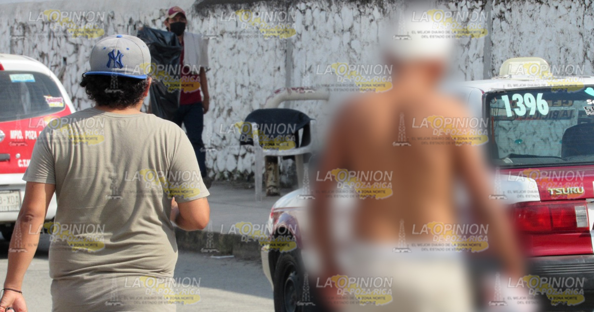 Desconocidos muelen a golpes a un joven