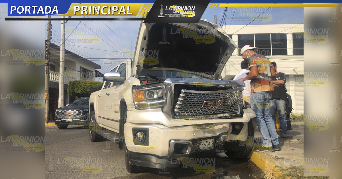Destroza su lujosa camioneta