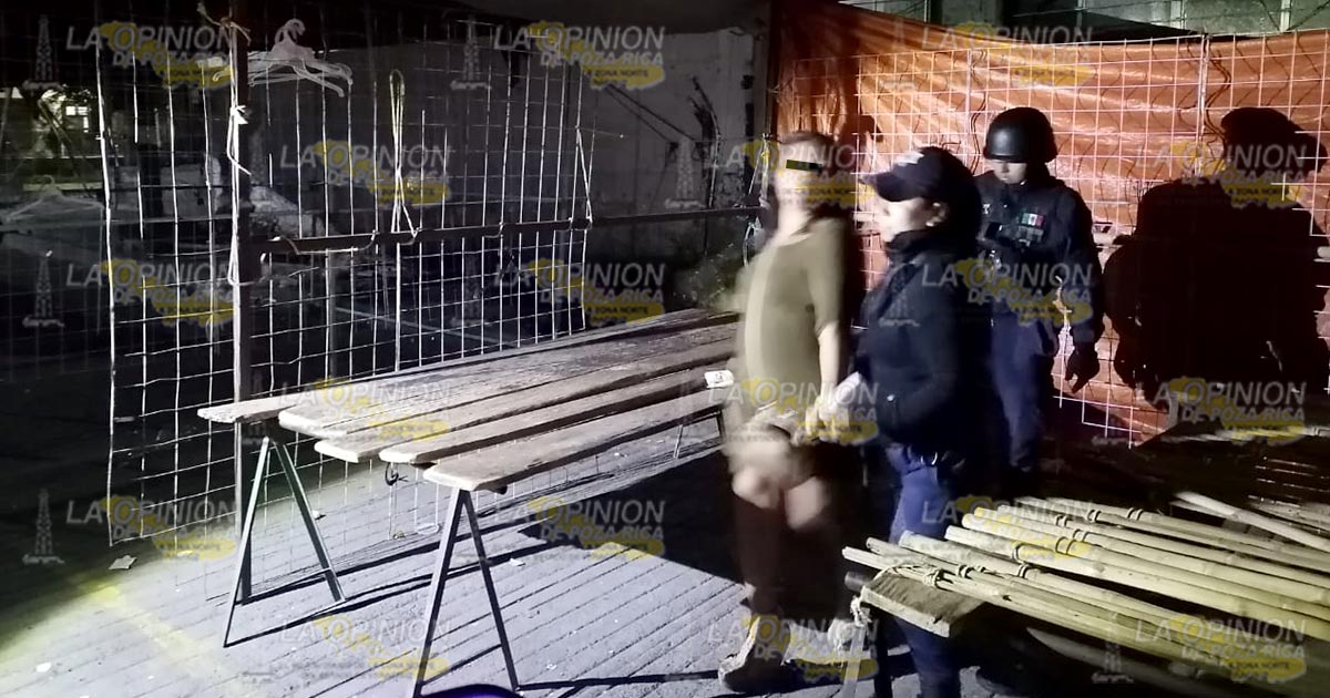 Detienen a pareja por hacer el amor en la vía pública Detienen a pareja por hacer el amor en la vía pública 3