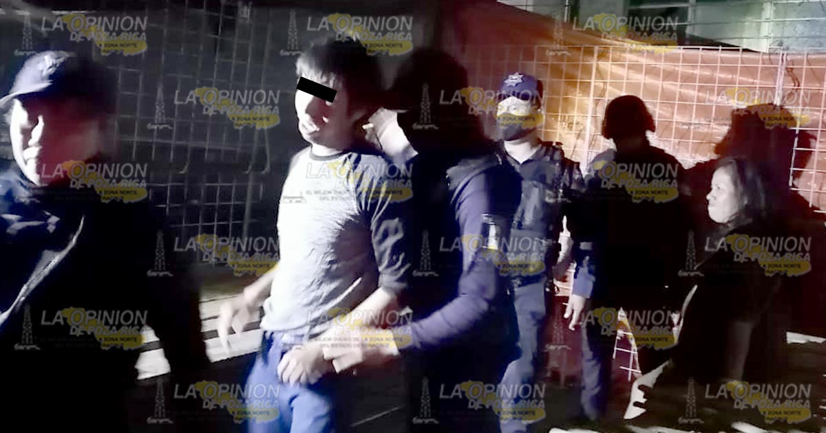 Detienen a pareja por hacer el amor en la vía pública Detienen a pareja por hacer el amor en la vía pública 4