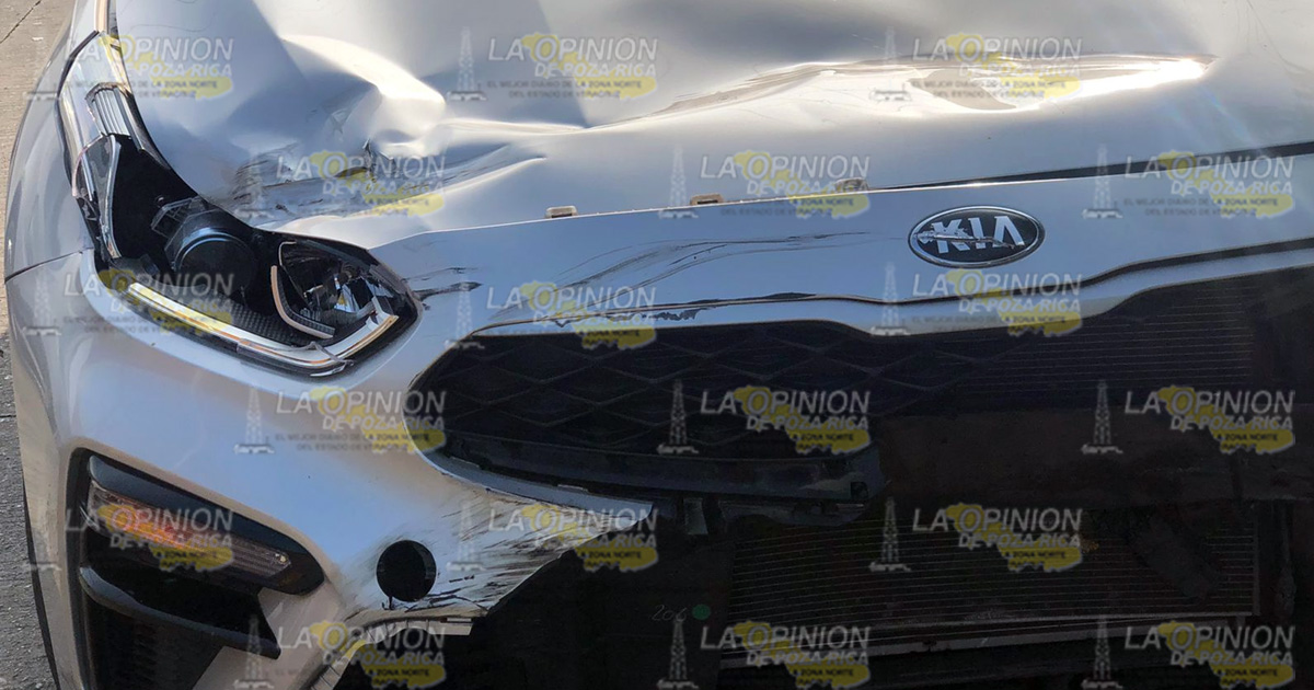 ¡Encontronazo y volcadura!