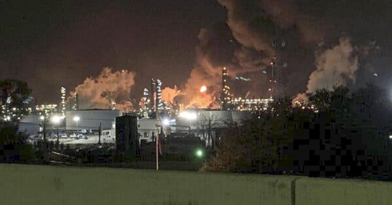 Incendio en refinería ExxonMobil deja 4 heridos en Texas