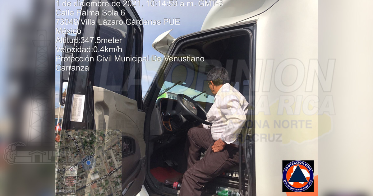 Ebrio trailero saca automóvil de la carretera México-Tuxpan