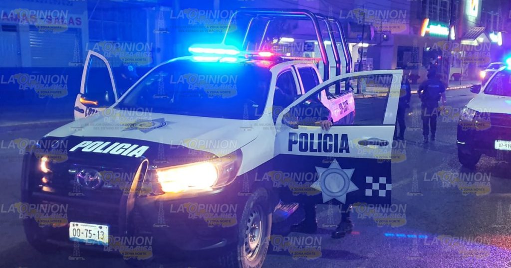 Ebrio se ensartó y abandonó el vehículo