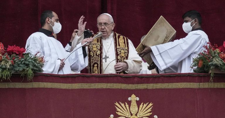 El Papa lamenta que “las tragedias se pasen por alto” en su mensaje de Navidad