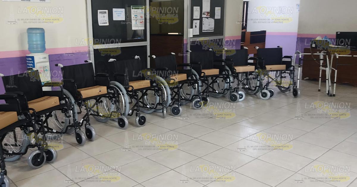 Entregan aparatos funcionales en Pánuco