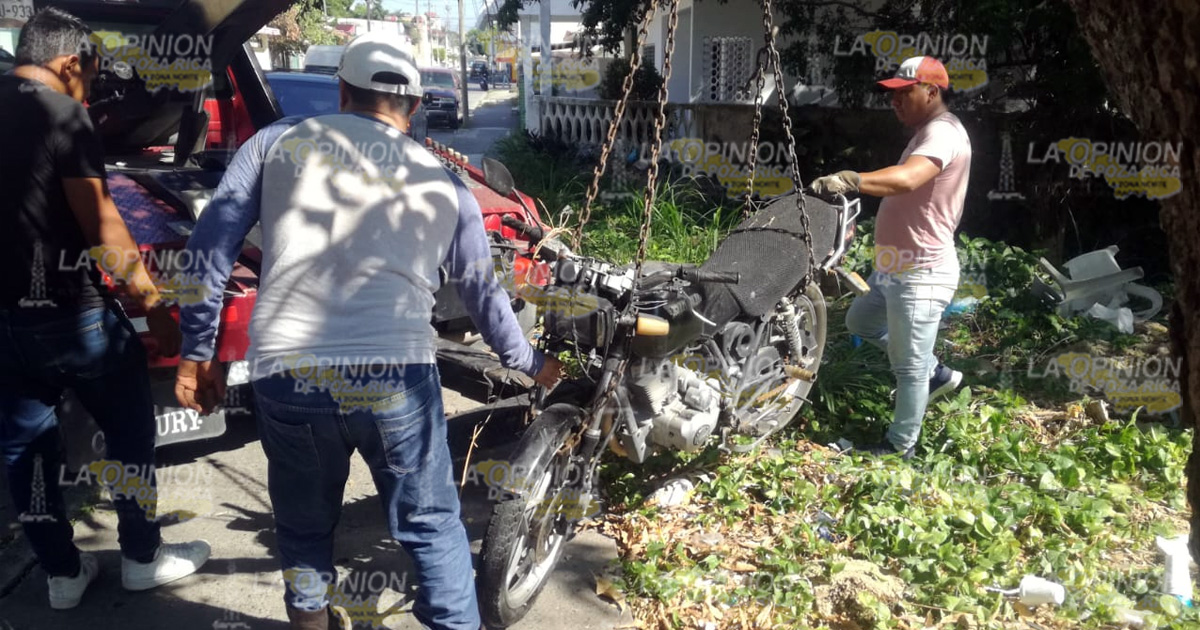 Hallan moto robada en brazo del estero