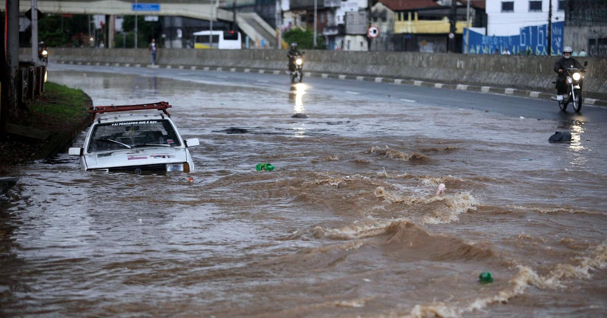 Inundaciones se extienden por el noreste de Brasil; lo consideran su peor desastre natural