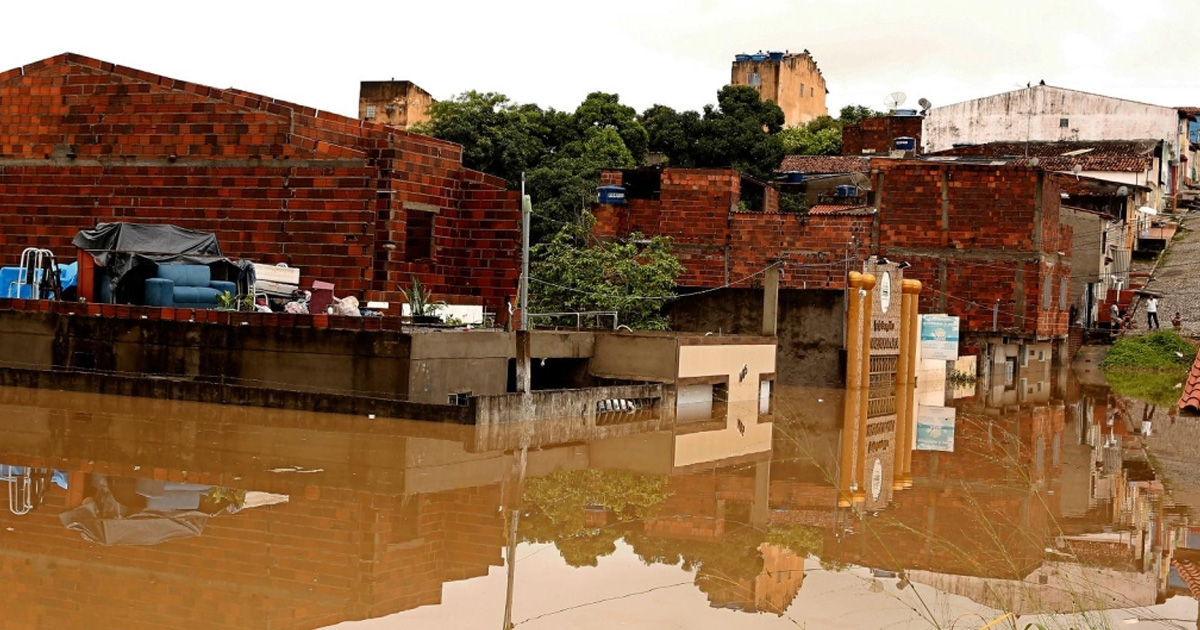 Inundaciones se extienden por el noreste de Brasil; lo consideran su peor desastre natural