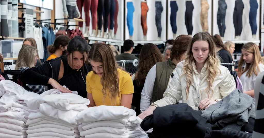 Las ventas navideñas en Estados Unidos tuvieron su mayor aumento en 17 años pese al avance de la variante Ómicron