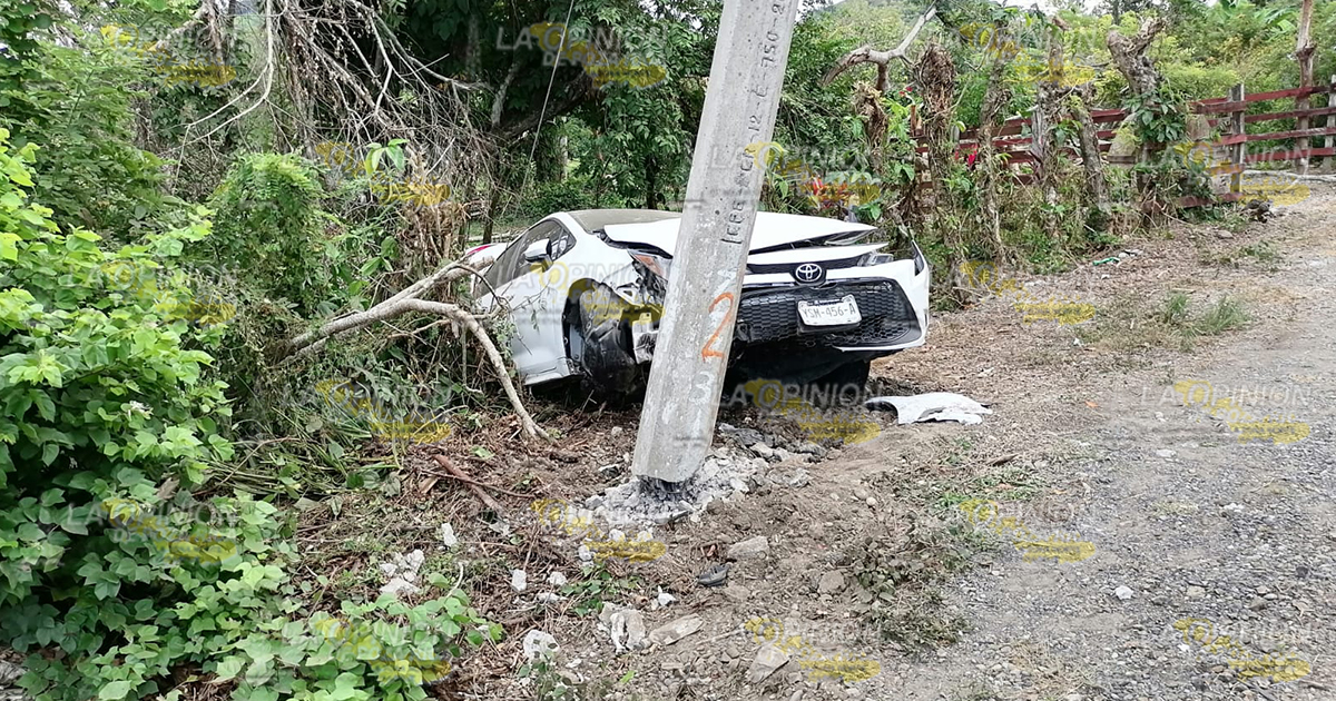 Mujer a punto de perder la vida en choque en Cazones