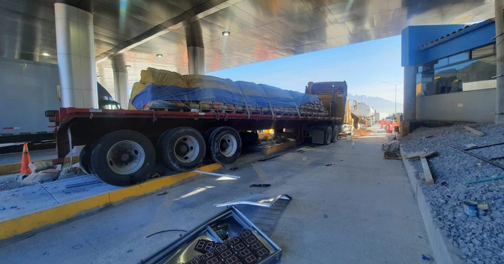 Choque de tráiler deja lesionados en autopista Monterrey-Saltillo 3