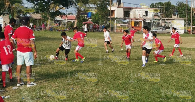 Niños se preparan para la Copa Tecolutla