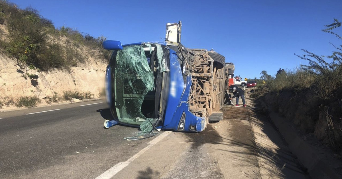 Volcadura deja tres muertos en Oaxaca Volcadura deja tres muertos en Oaxaca