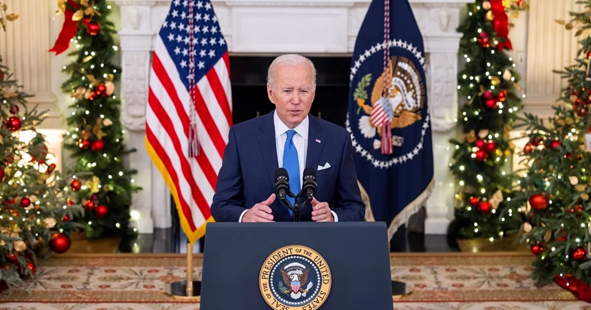 Personas no vacunadas ponen en riesgo a sus familiares en fiestas decembrinas: Biden