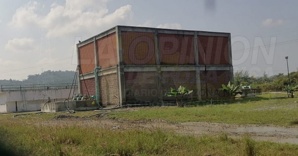 Provoca CAEV Coatzintla charcos de lodo en la carretera a Palma Sola