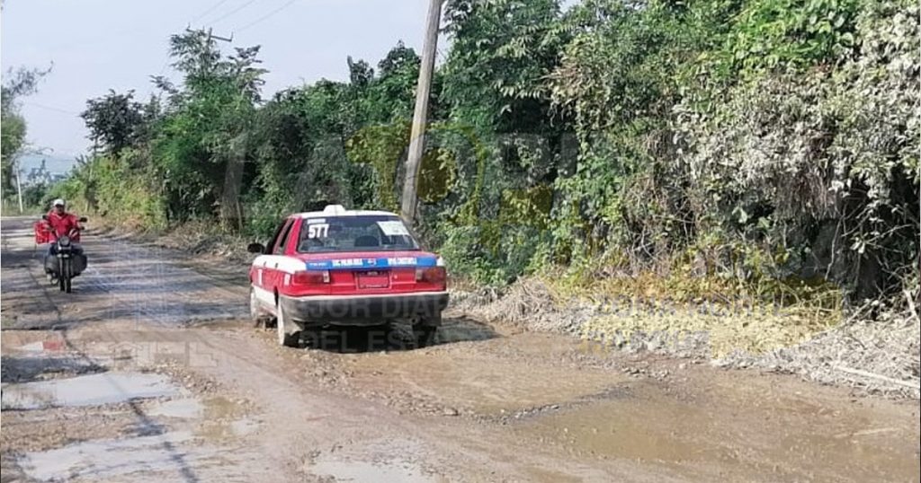 Provoca CAEV Coatzintla charcos de lodo en la carretera a Palma Sola