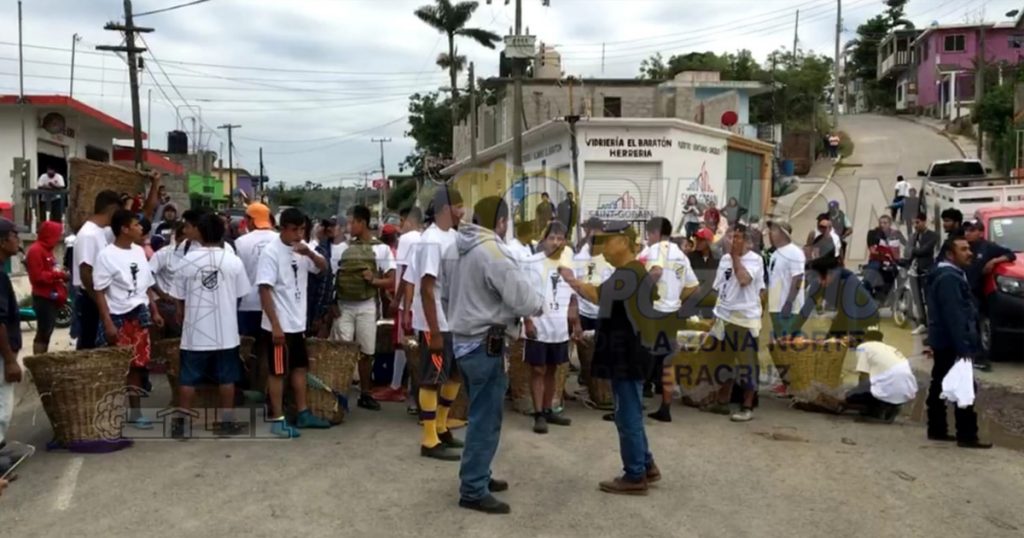 Realizan en Cazones la tradicional Carrera de Coloteros