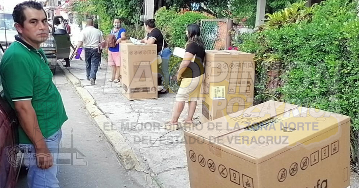 Recibieron estufas afectados por el huracán Grace, en Coatzintla