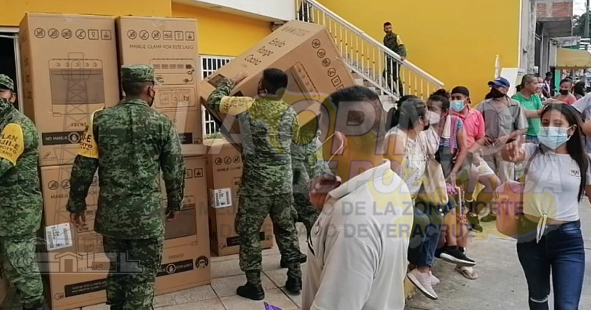 Recibieron estufas afectados por el huracán Grace, en Coatzintla