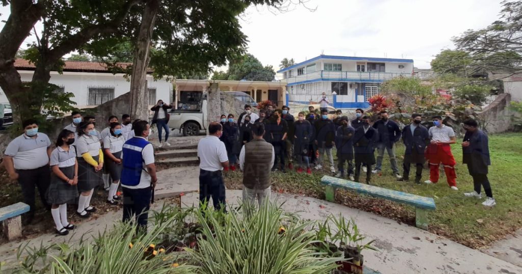 Rescatan el Parque del Niño en Santiago de la Peña