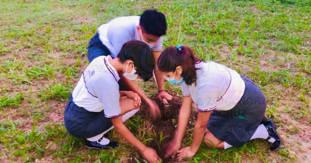 Rescatan el Parque del Niño en Santiago de la Peña