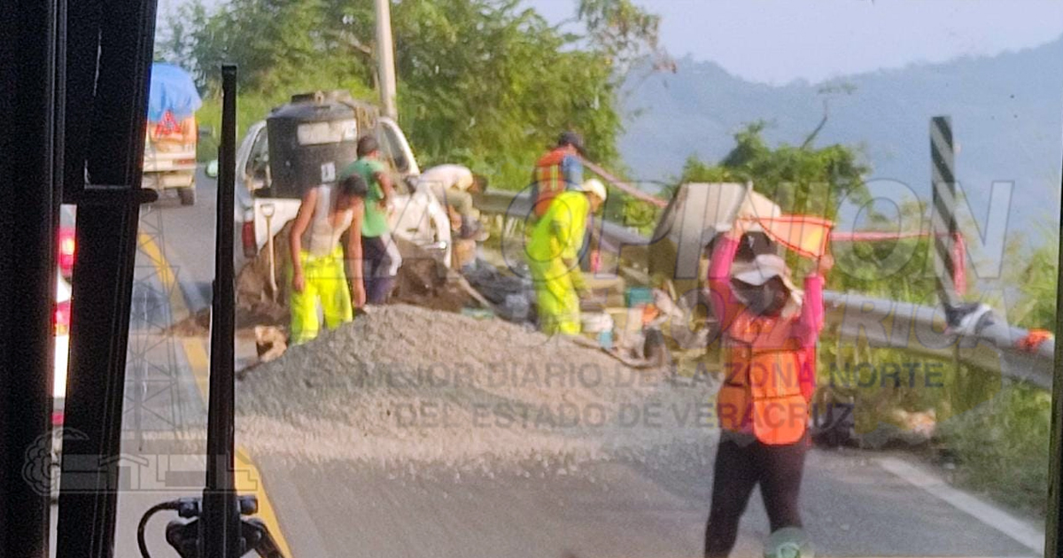Se desborda carretera federal Pachuca-Tuxpan