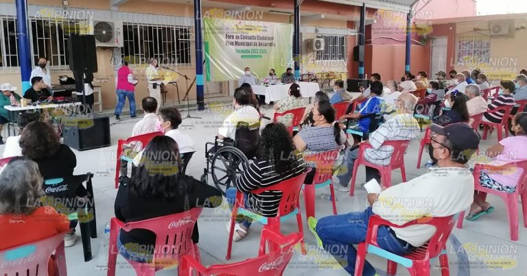 Tecolutleños participan en la integración del plan de desarrollo municipal