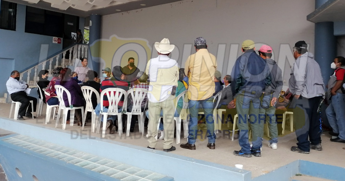 Trabajadores municipales exigen el pago de su aguinaldo