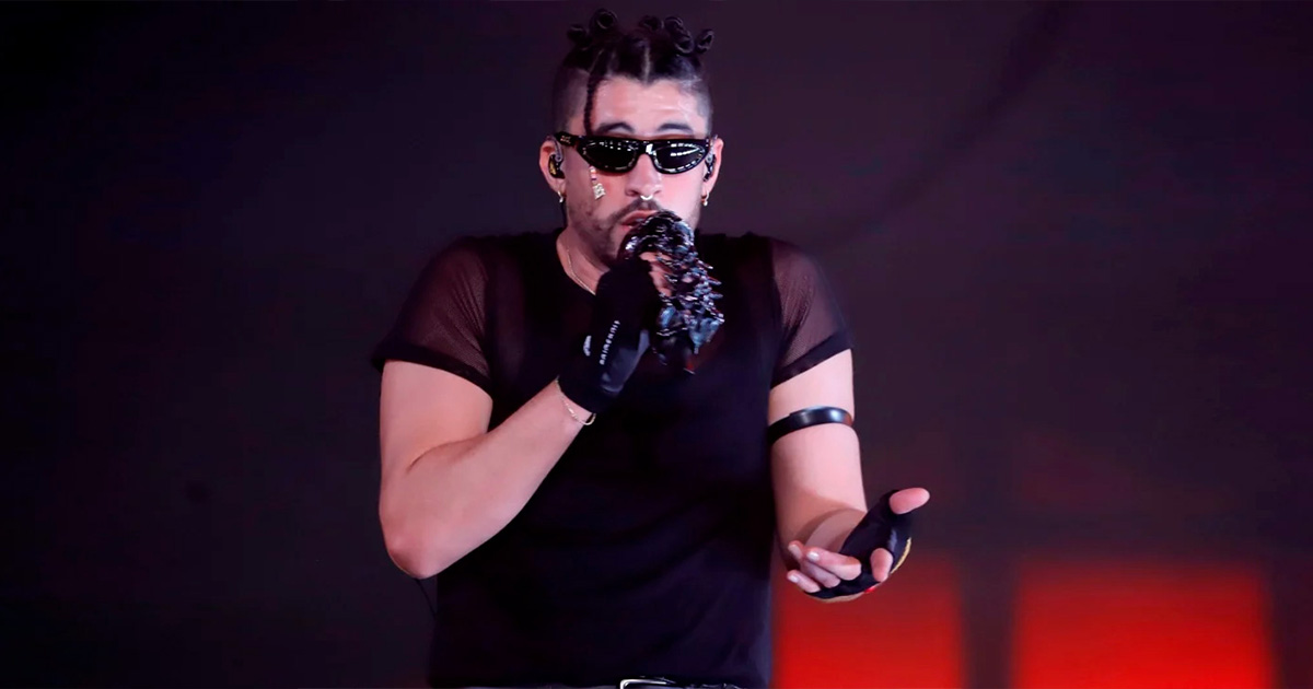 Tras casi cuatro horas de retraso, Bad Bunny arma fiesta en Puerto Rico