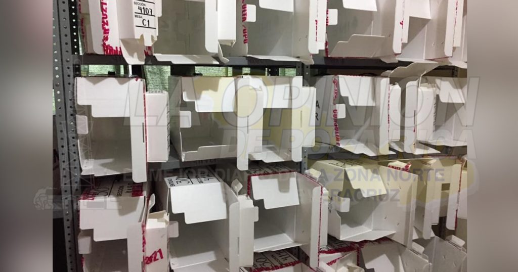 Vacían la bodega del INE en Tuxpan