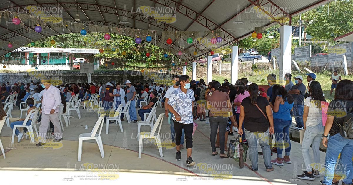 Vacunan a adolescente contra el COVID-19 Vacunan a adolescente contra el COVID-19 2