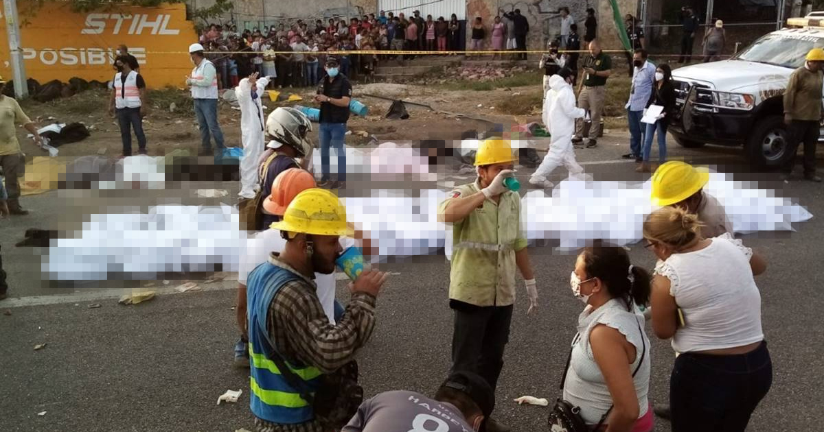 Vuelca tráiler con migrantes en carretera Tuxtla-Chiapa de Corzo; reportan más de 30 muertos