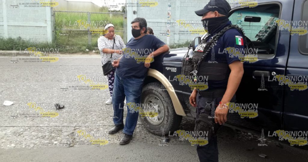 ¡Encontronazo de camioneta y moto!