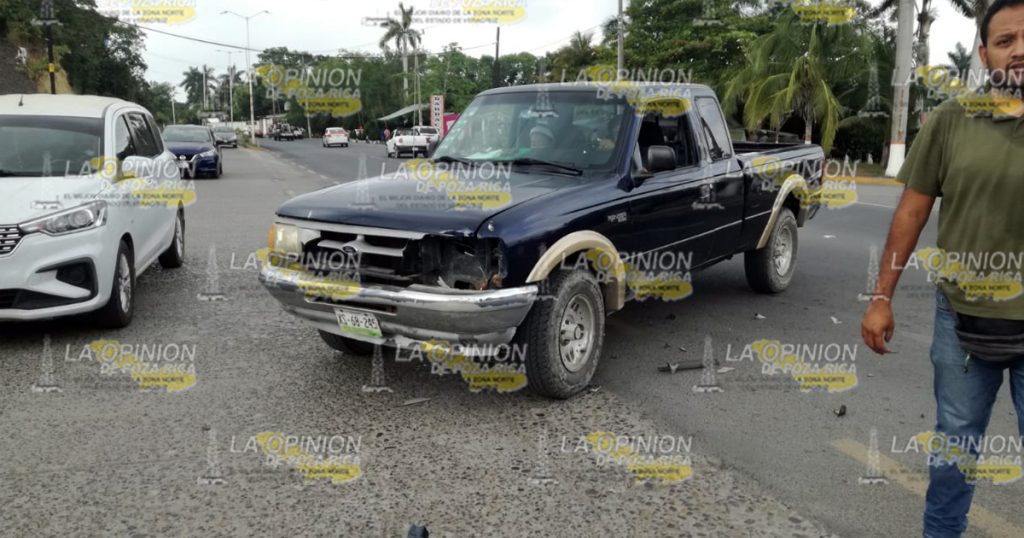 ¡Encontronazo de camioneta y moto!