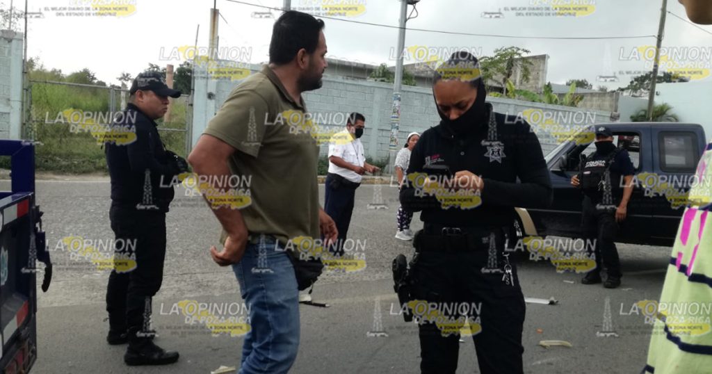 ¡Encontronazo de camioneta y moto!