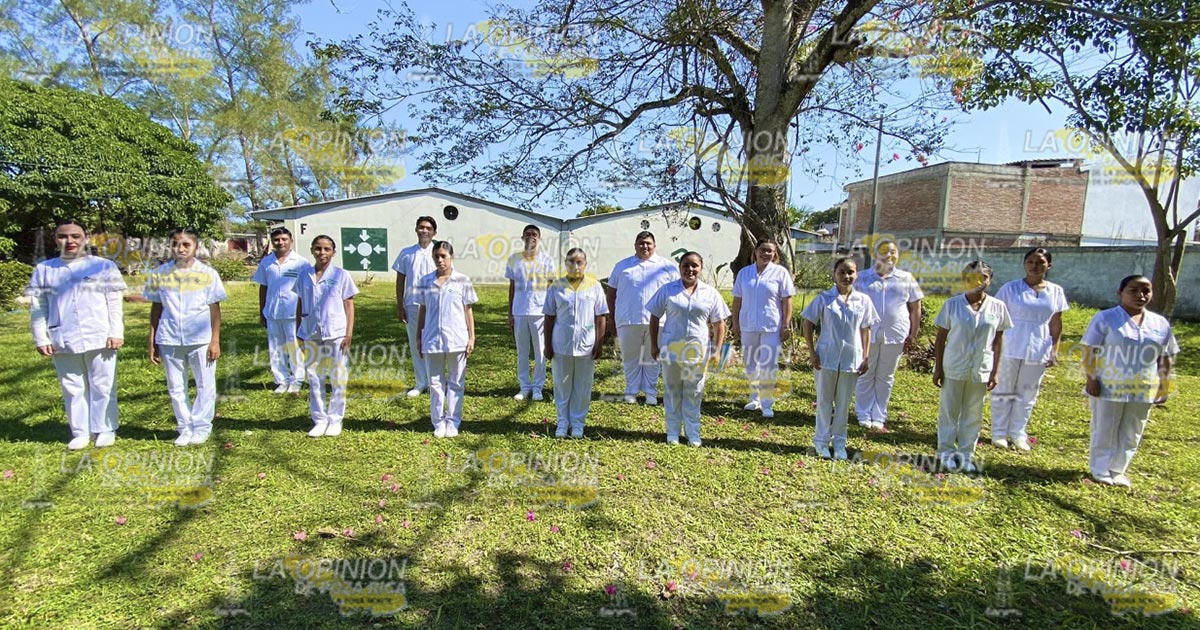 Asignan Secretaría de Salud plazas a 58 egresados de Enfermería
