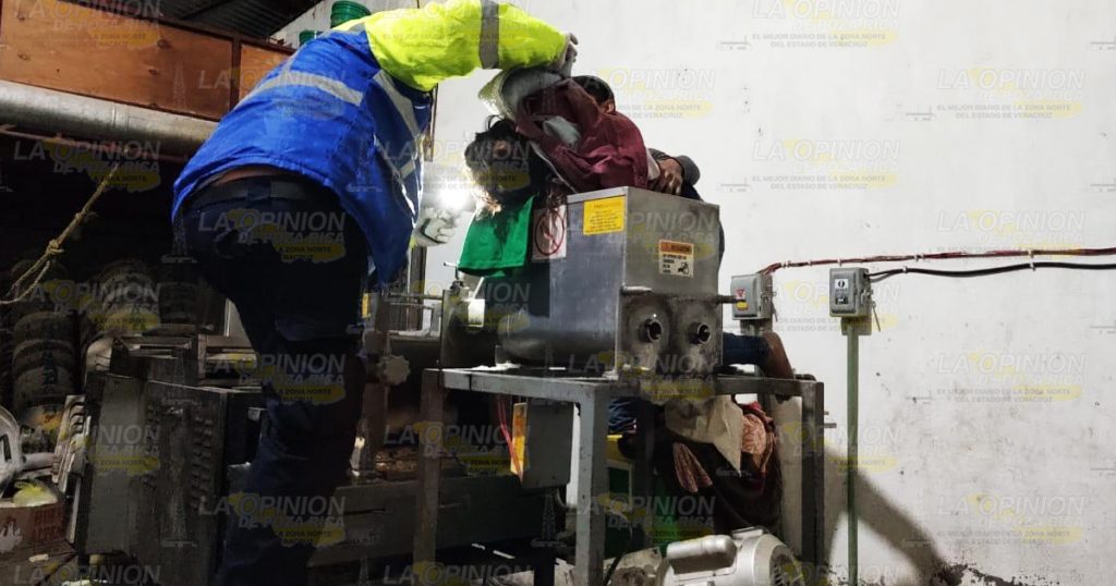 Molino de nixtamal le atrapó el brazo a trabajadora