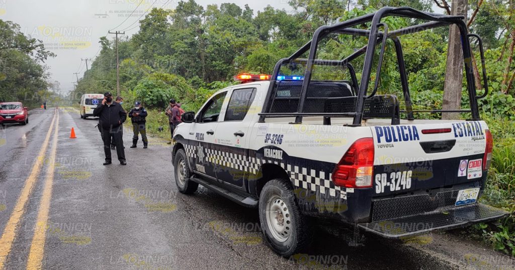 Camioneta cae a un barranco